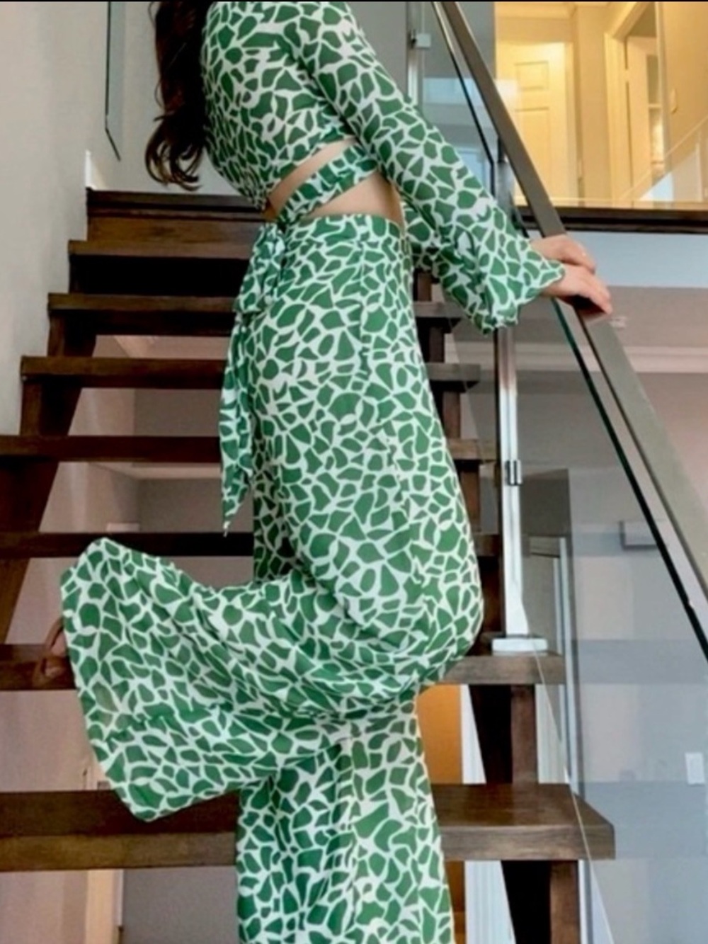 Dynamite Hutton Green Abstract Wide Leg Pants Size 4 - Picture 3 of 9